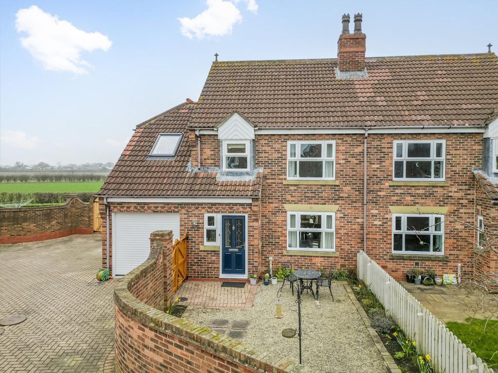 Property photo 1 of 18 Front (Exterior)