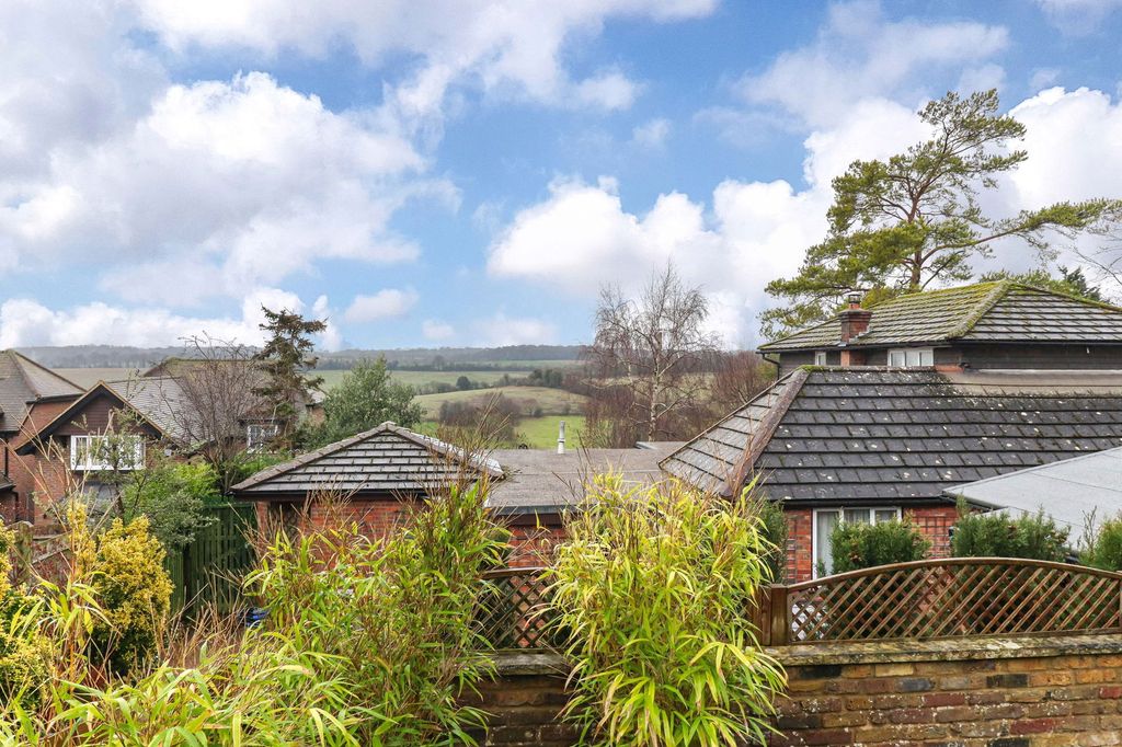 Property photo 2 of 28