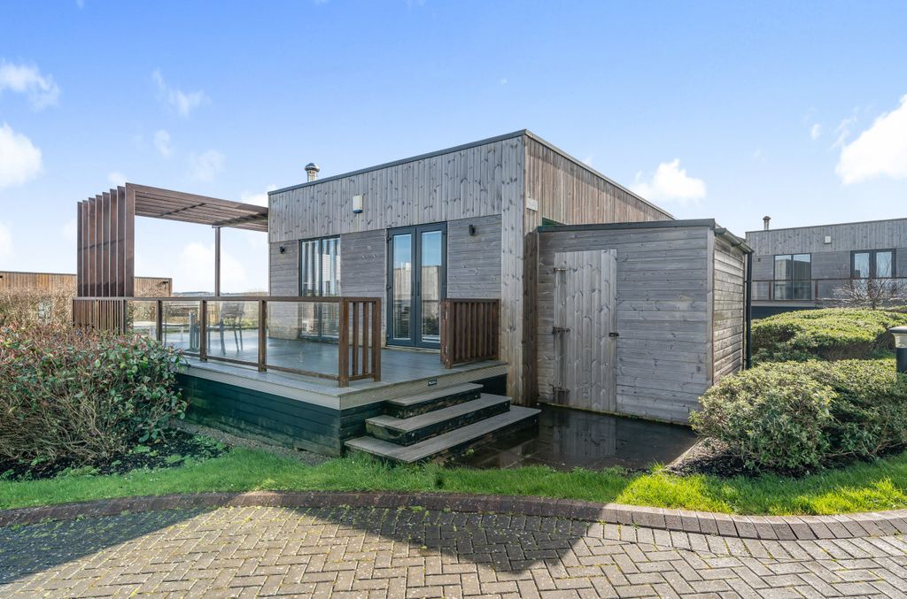 Property photo 1 of 18 Side Elevation