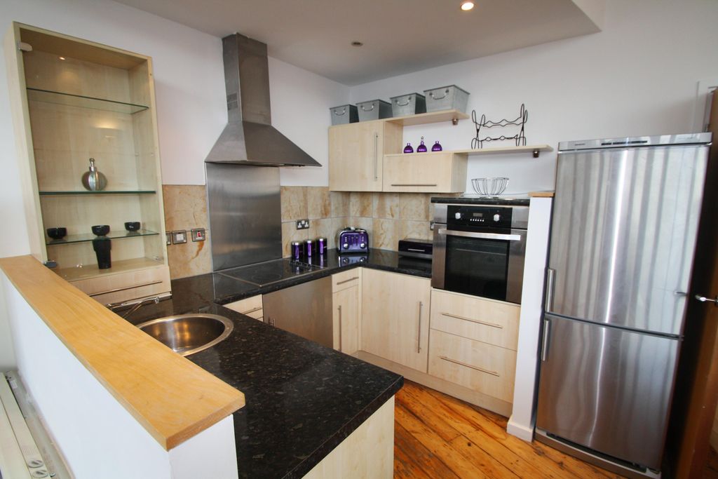 Property photo 2 of 7 Kitchen