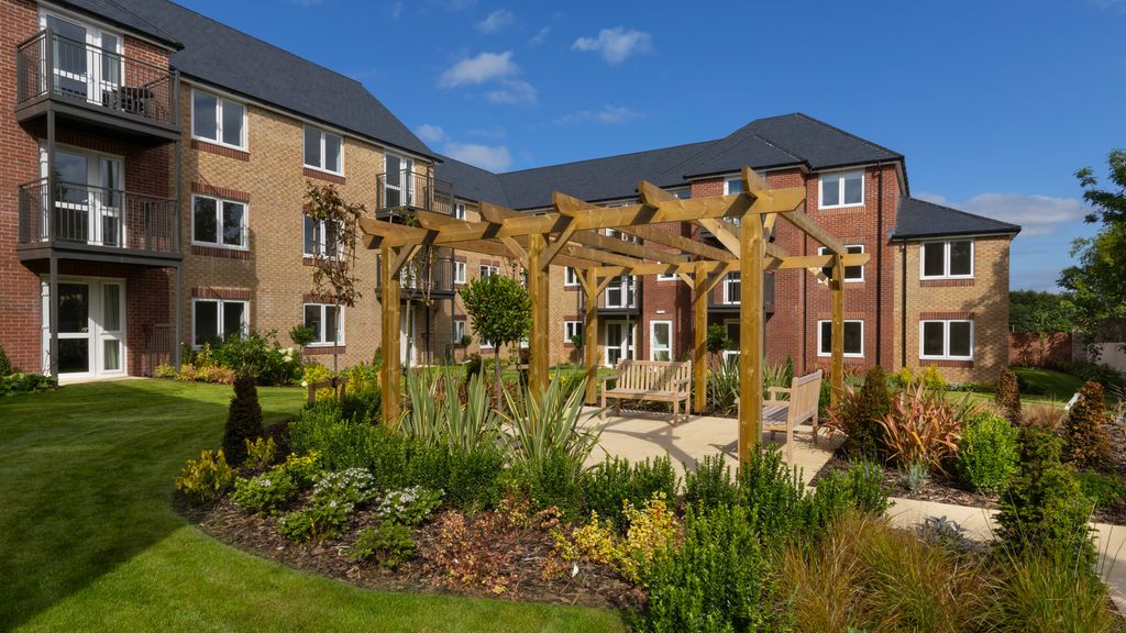 Property photo 1 of 8 Gardens