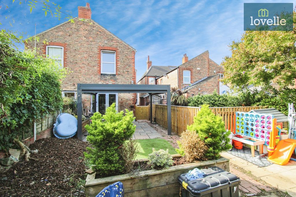 Property photo 2 of 16
