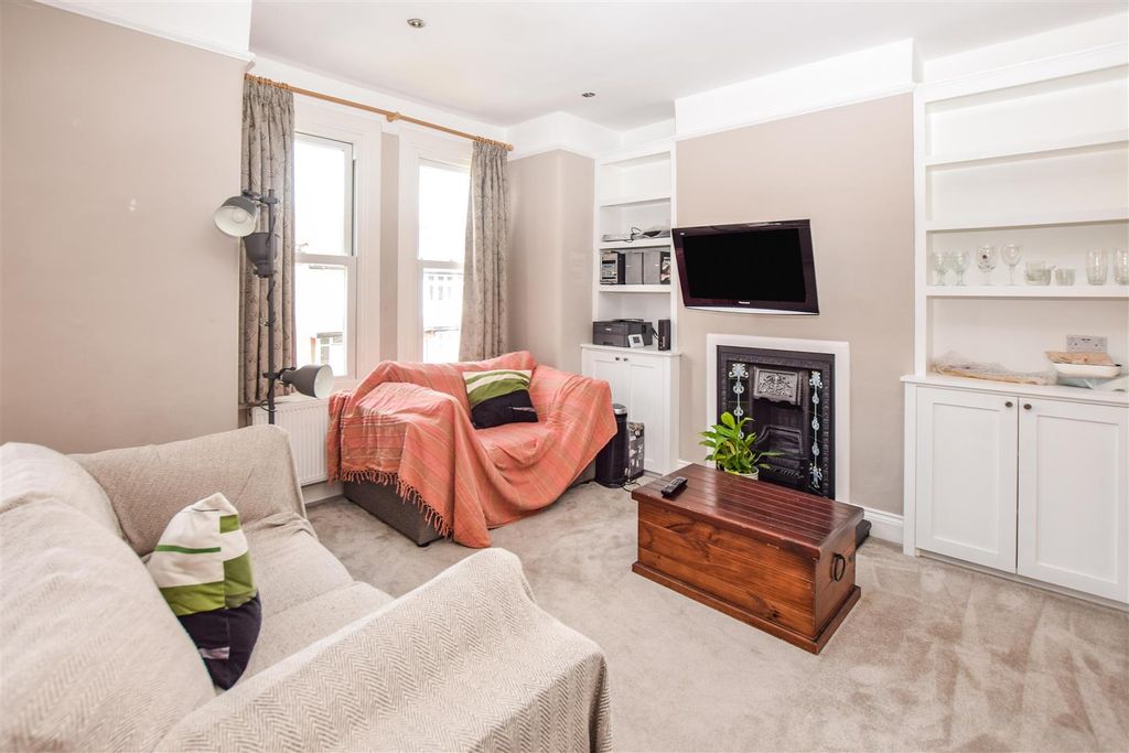 Property photo 2 of 10