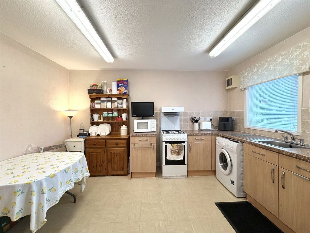 Property photo 3 of 20 Kitchen