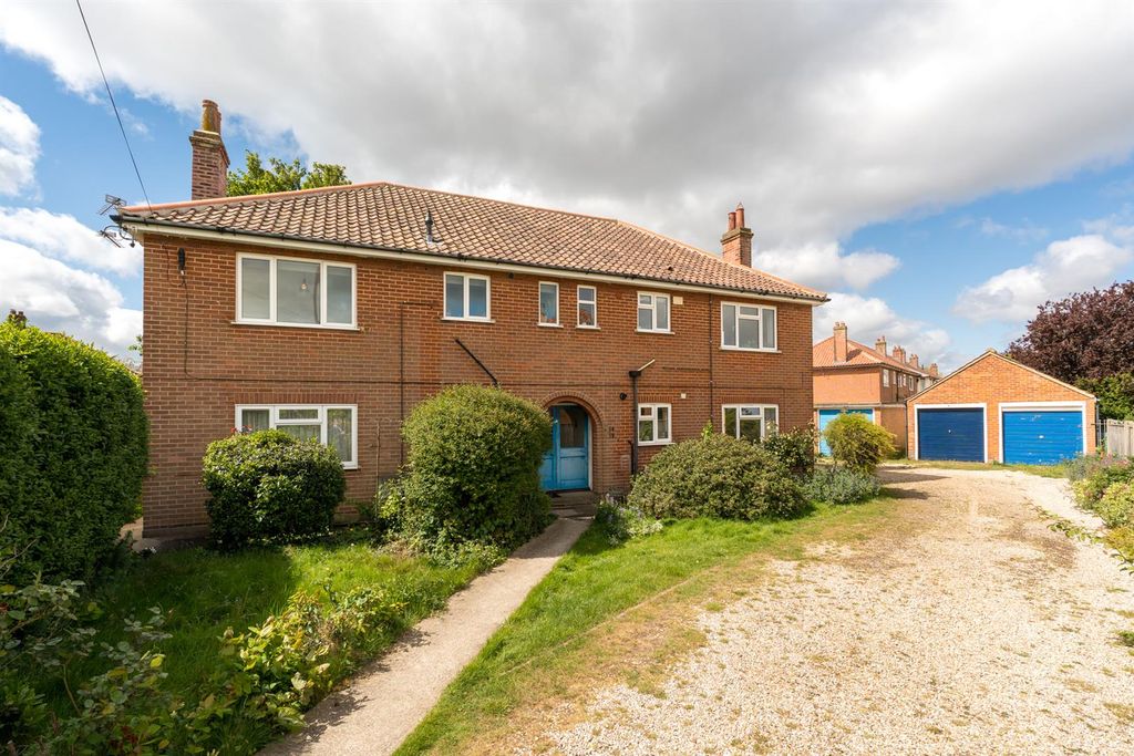 Property photo 1 of 15 16-Christopherclose-002.Jpg
