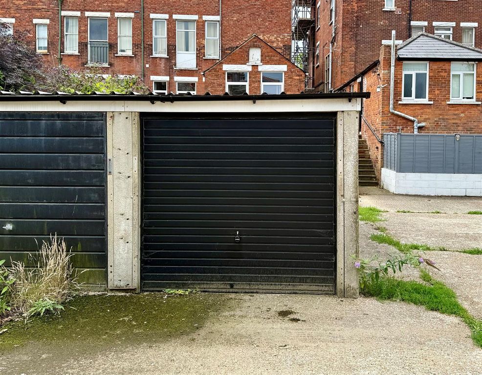 Property photo 1 of 1 Garage Front.Jpg