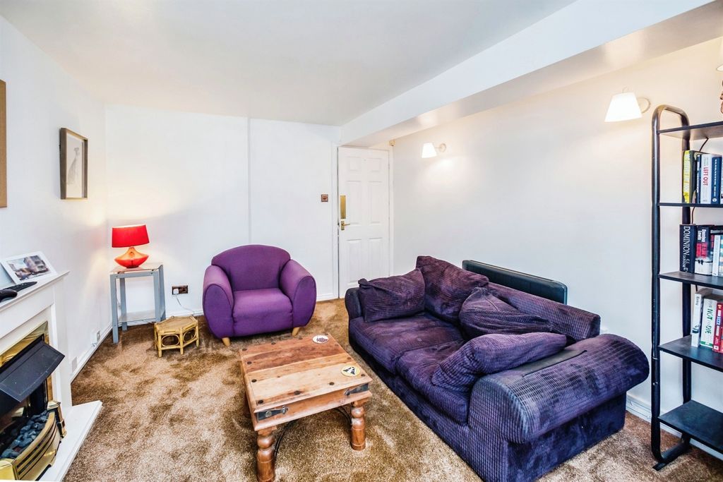 Property photo 3 of 12