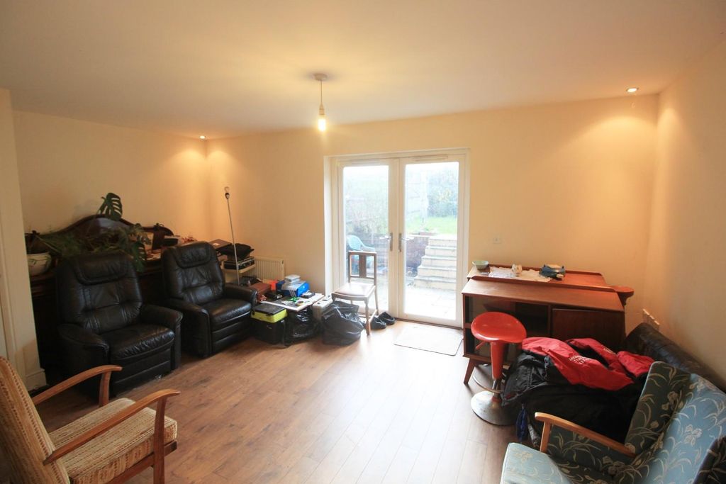 Property photo 3 of 10 Living.Jpg