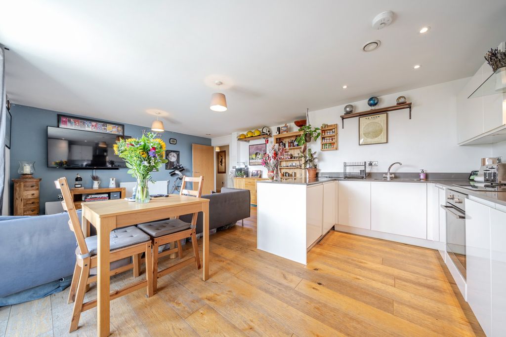 Property photo 2 of 16 1500175-16-6A71Fe...