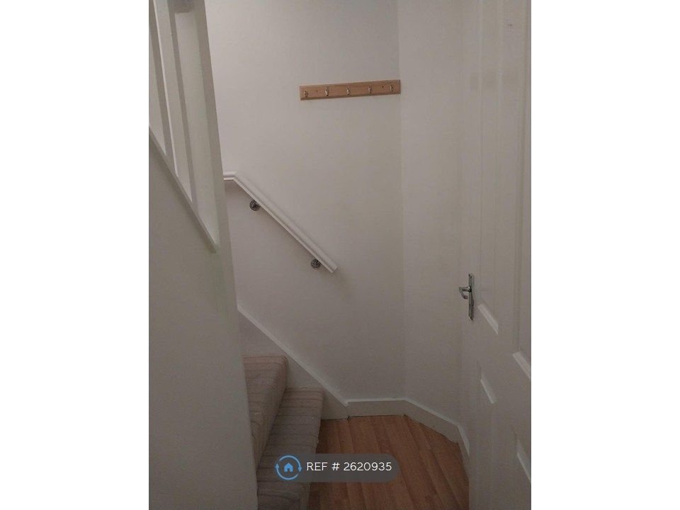 Property photo 2 of 8 Entrance