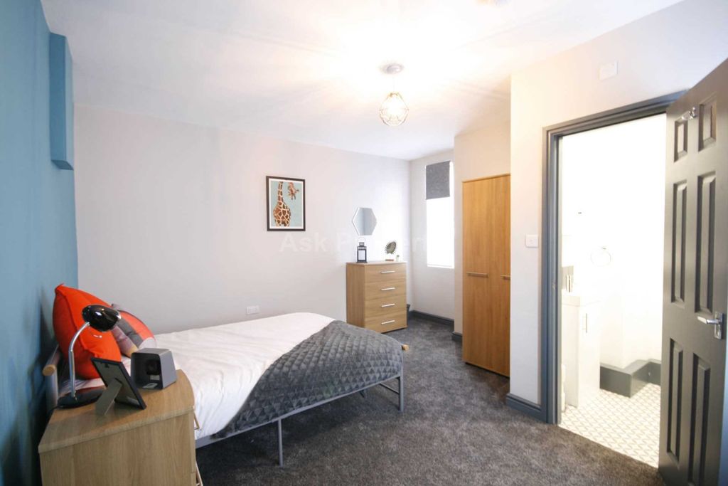 Property photo 1 of 2