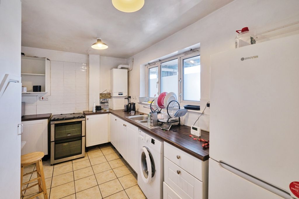 Property photo 2 of 17 Kitchen