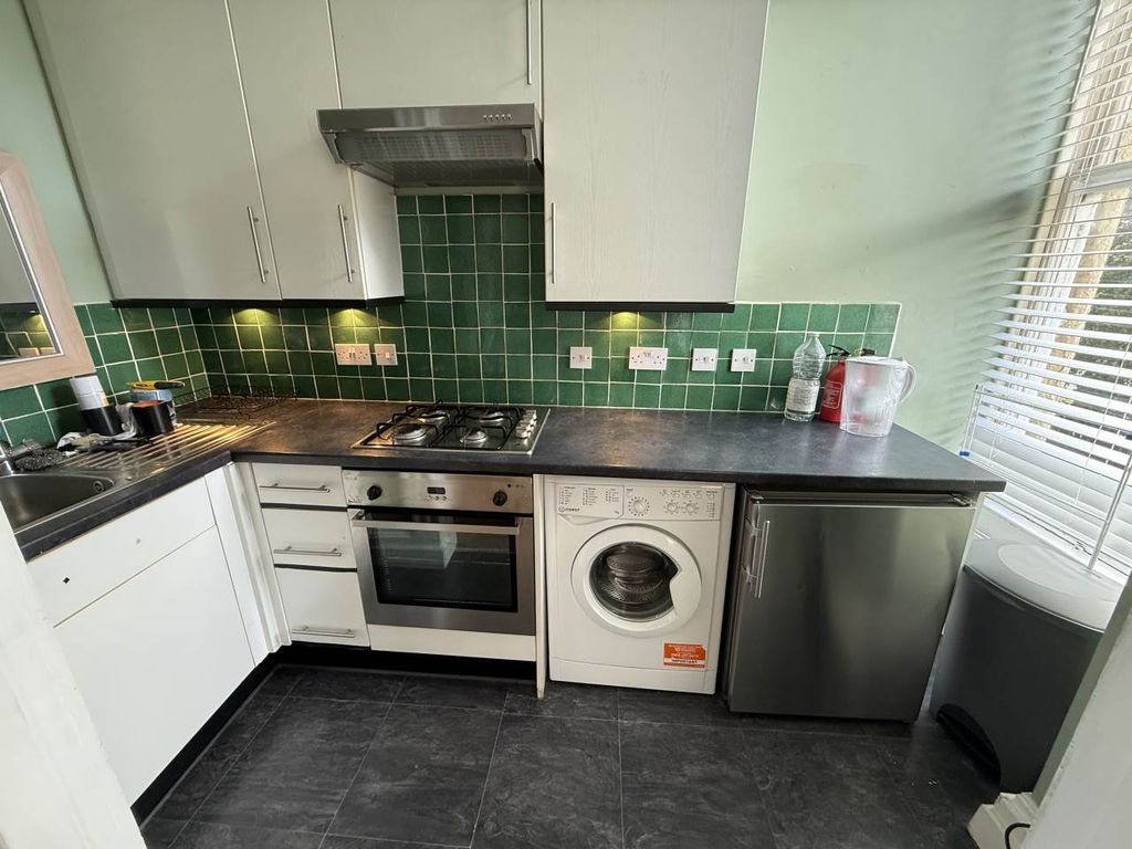 Property photo 2 of 11 Kitchen