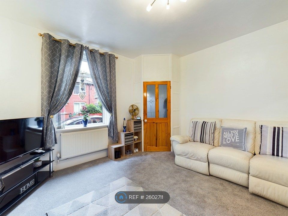 Property photo 2 of 17