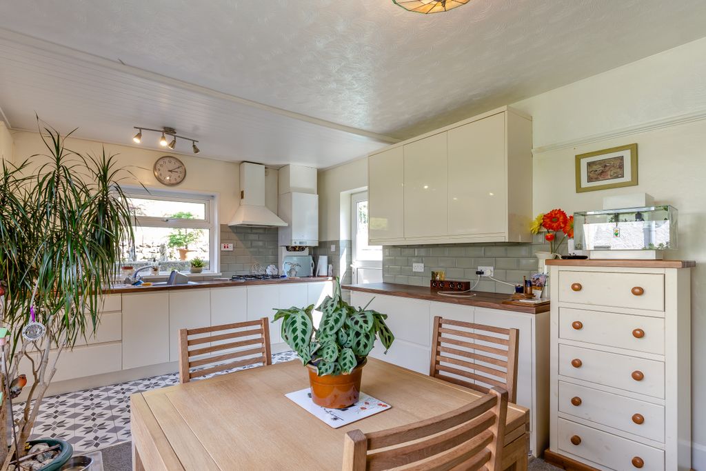 Firleigh Road, Kingsteignton TQ12, 4 bed detached bungalow for sale, £ ...