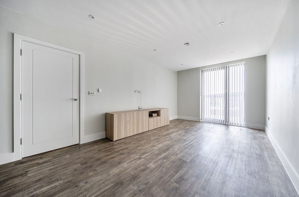 Additional image 4 of 2 bed flat to rentBrighton Road, Worthing, West Sussex BN11