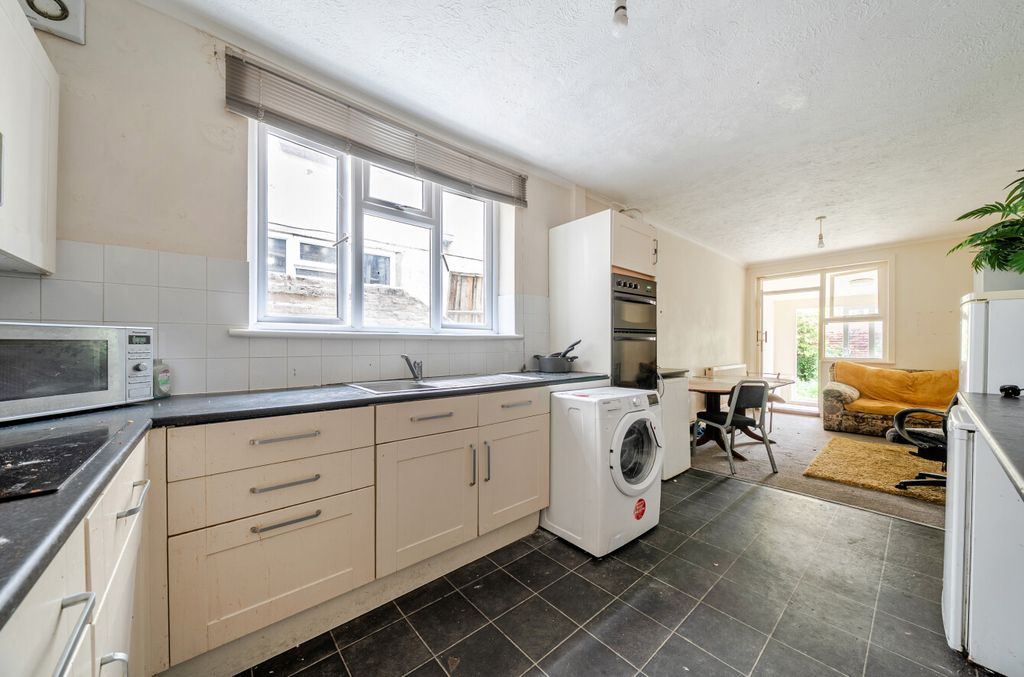 Property photo 2 of 14 1496410-5-6A885d3...