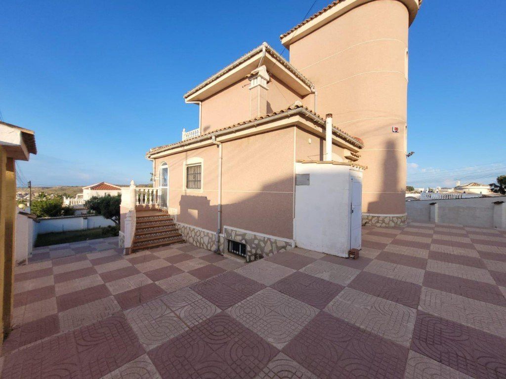 Property photo 3 of 21