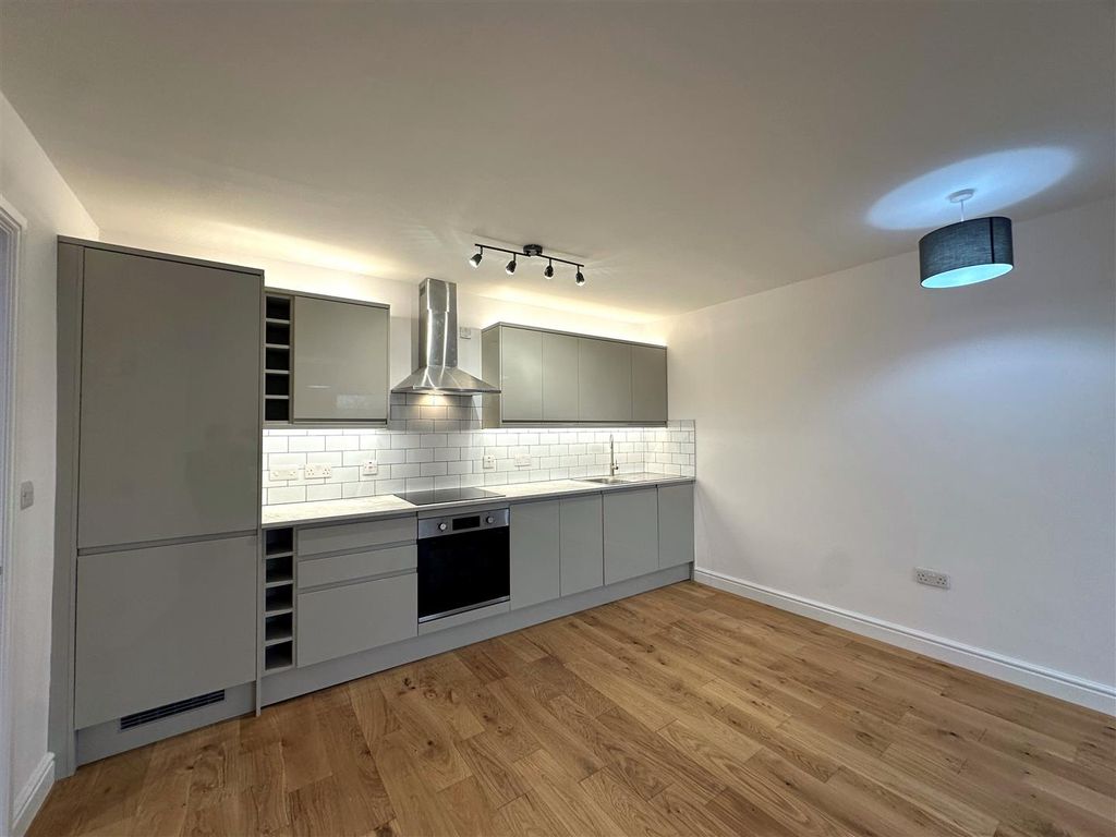 Property photo 2 of 8 Coopers Estate Agents