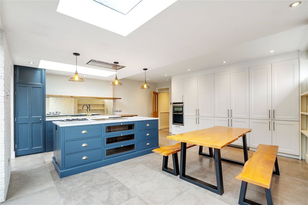 Property photo 1 of 10 Kitchen/Dining Room