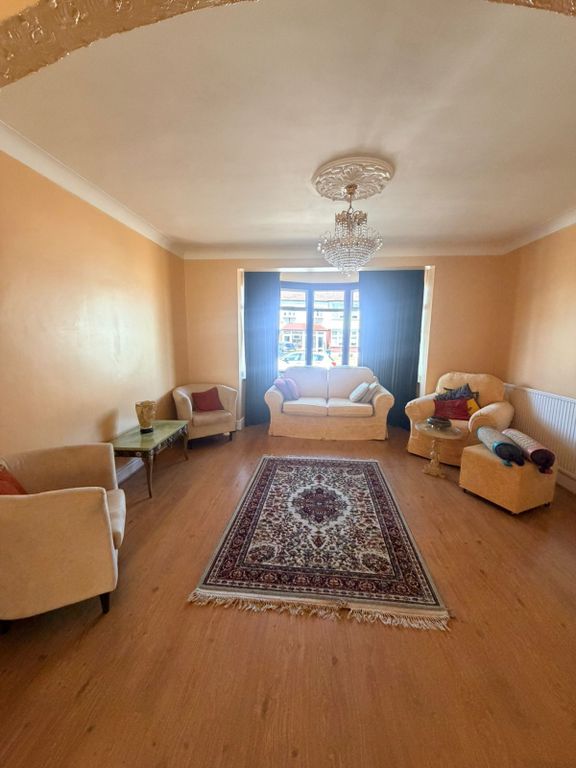 Property photo 1 of 17 5 Bed Semi-Detached House To Rent Langley Crescent, London E11
