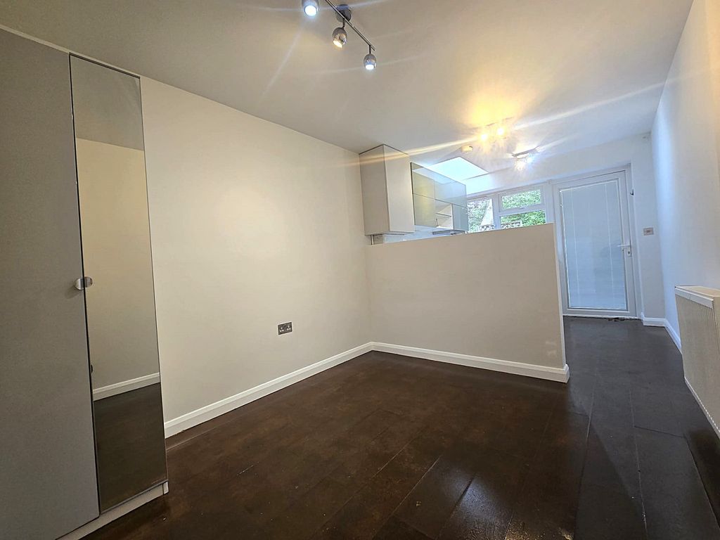 Property photo 3 of 7 Gallery