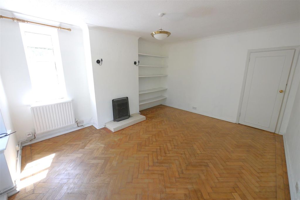 Property photo 2 of 12 Lounge