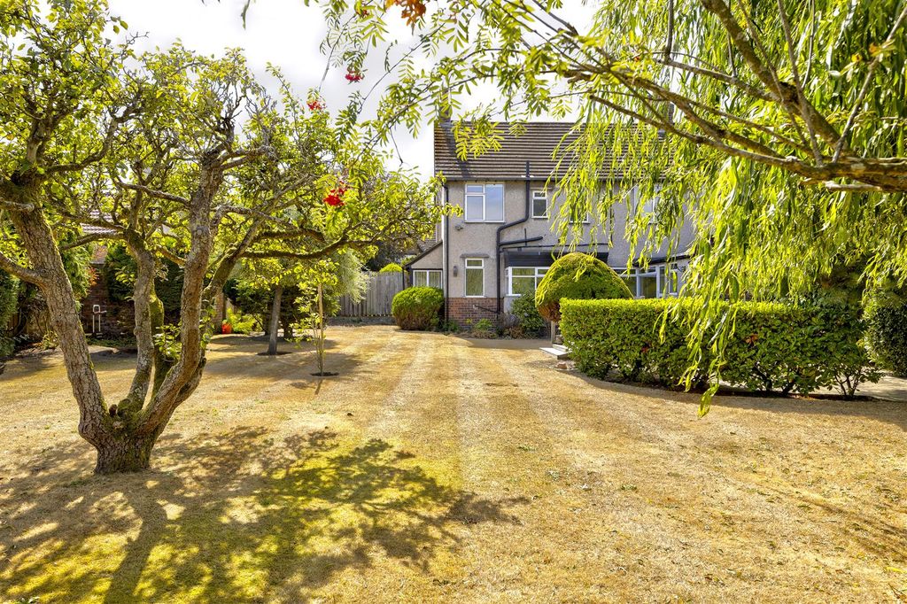 Property photo 3 of 50 60 Eshe Road North-59.Jpg