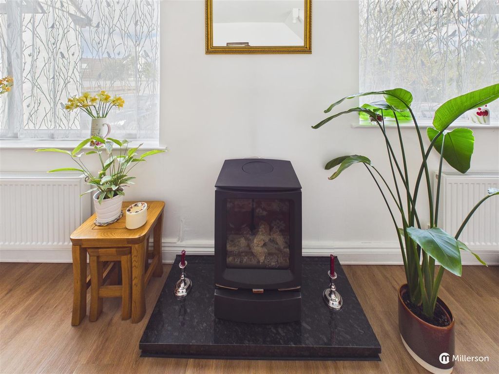 Property photo 3 of 40 Lounge