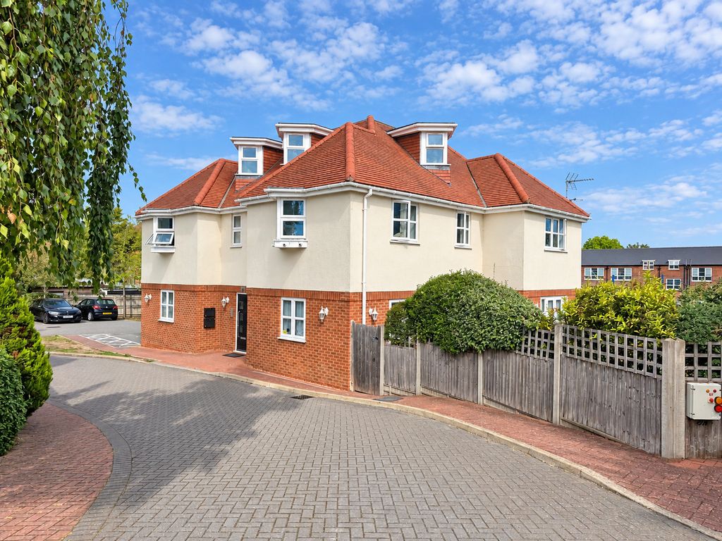 Property photo 1 of 7 Landmark Place Flat 5 - Front