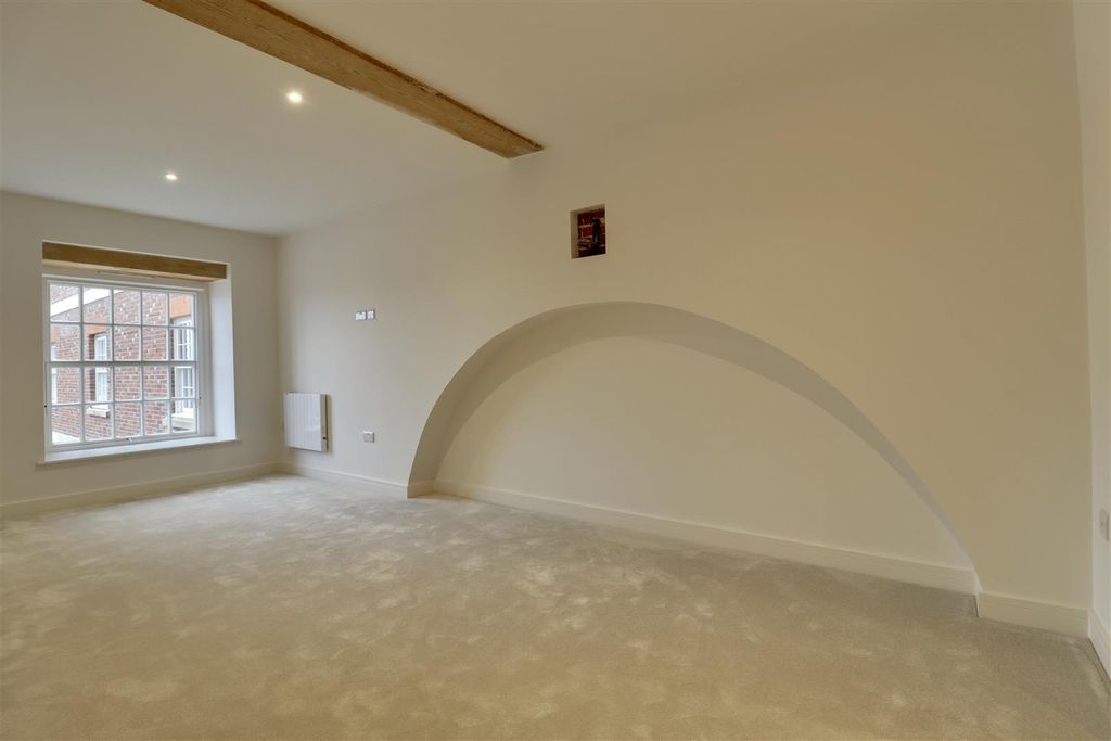 Property photo 3 of 18 Bedroom