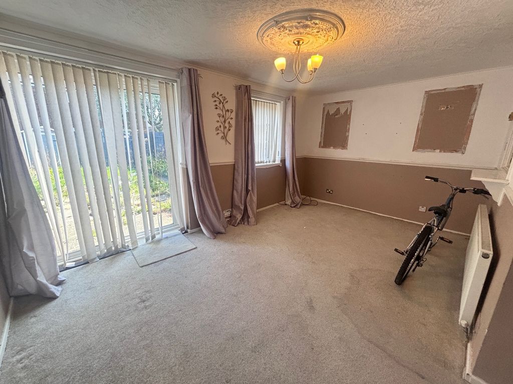 Property photo 2 of 8 Living Room