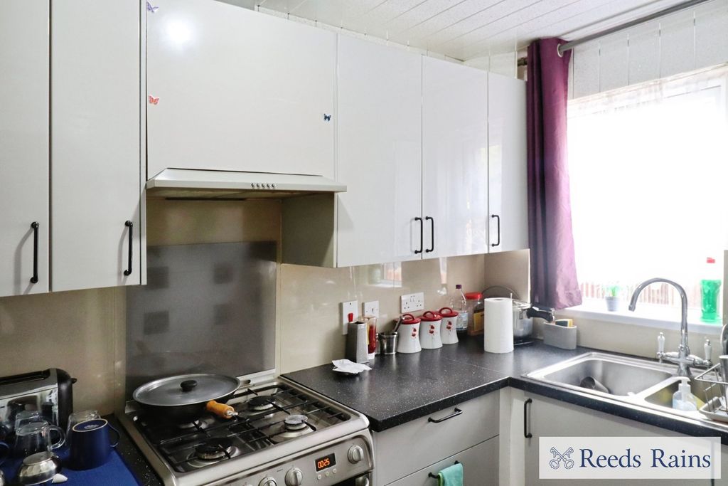 Property photo 2 of 15 Picture No. 14