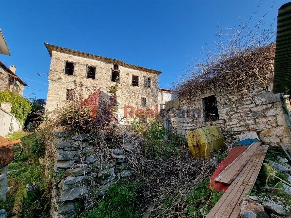 Property photo 2 of 24