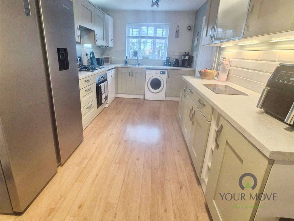 Property photo 3 of 13 Kitchen