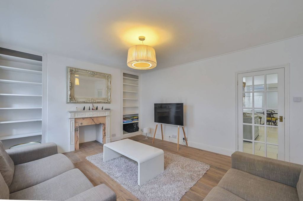 Property photo 2 of 11