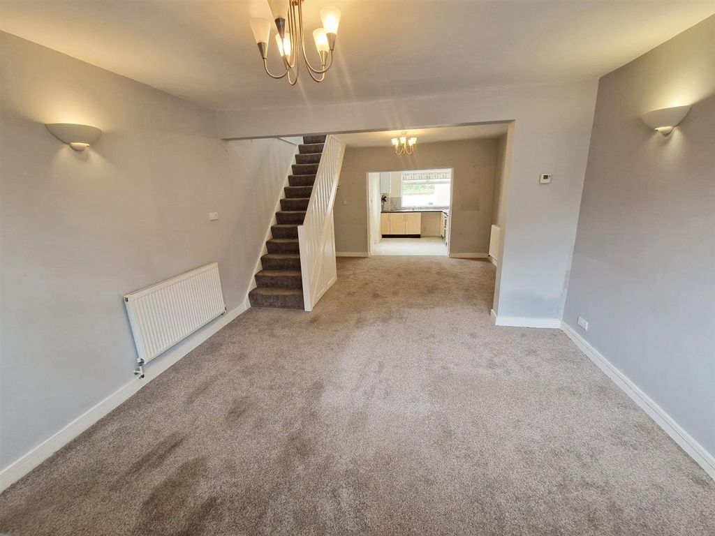 Property photo 3 of 11 Lounge