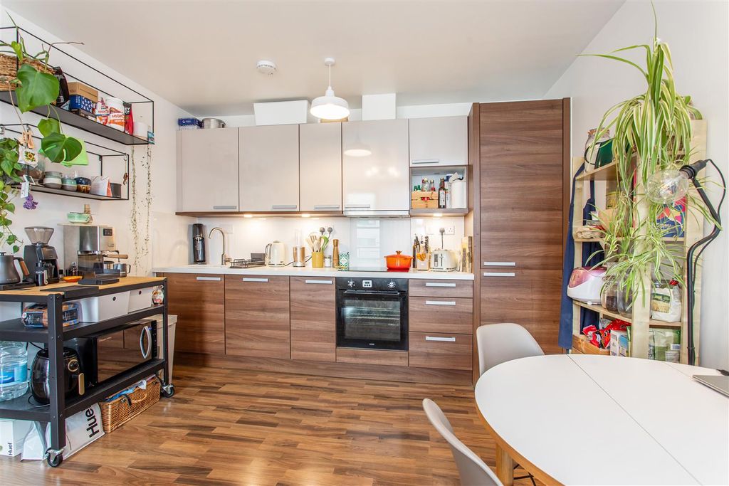 Property photo 2 of 10 Kitchen