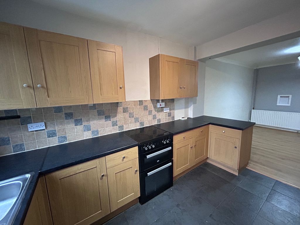 Property photo 3 of 9 Kitchen