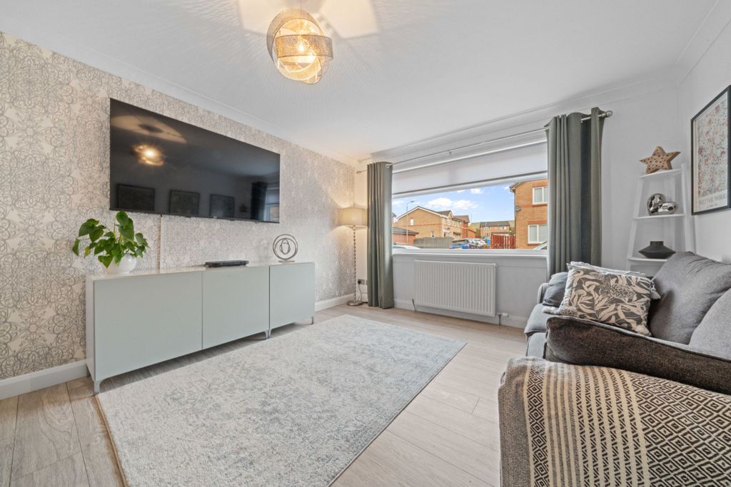 Property photo 2 of 30