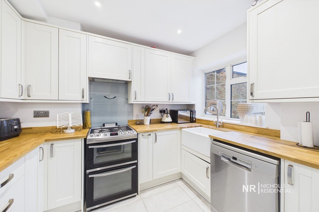 Property photo 3 of 12 Kitchen