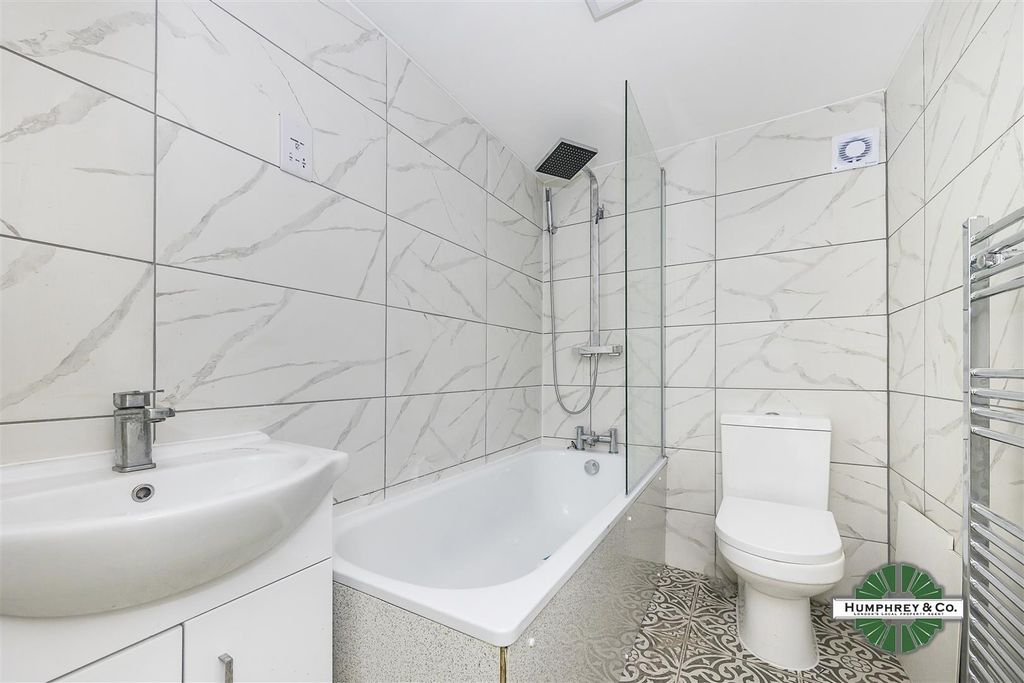 Property photo 1 of 10 59B  Clifden Road - 04.Jpg