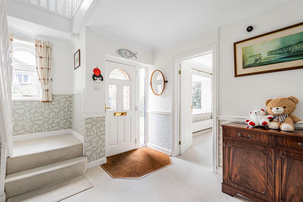 Property photo 2 of 19