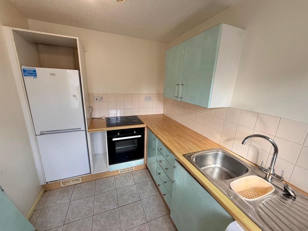 Property photo 3 of 20 Kitchen