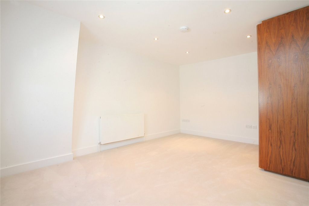 Property photo 3 of 6 Studio Room