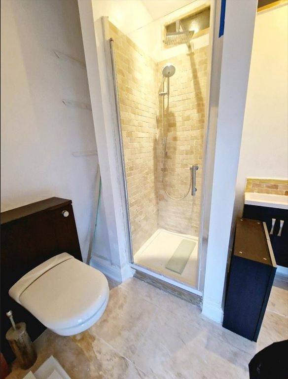 Property photo 3 of 10 Bathroom