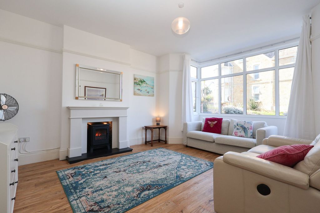 Property photo 2 of 26