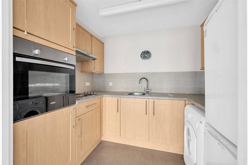 Property photo 3 of 17 Kitchen
