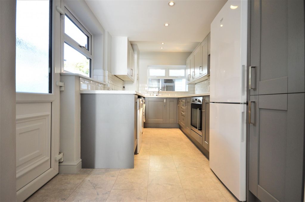 Property photo 2 of 9 Kitchen