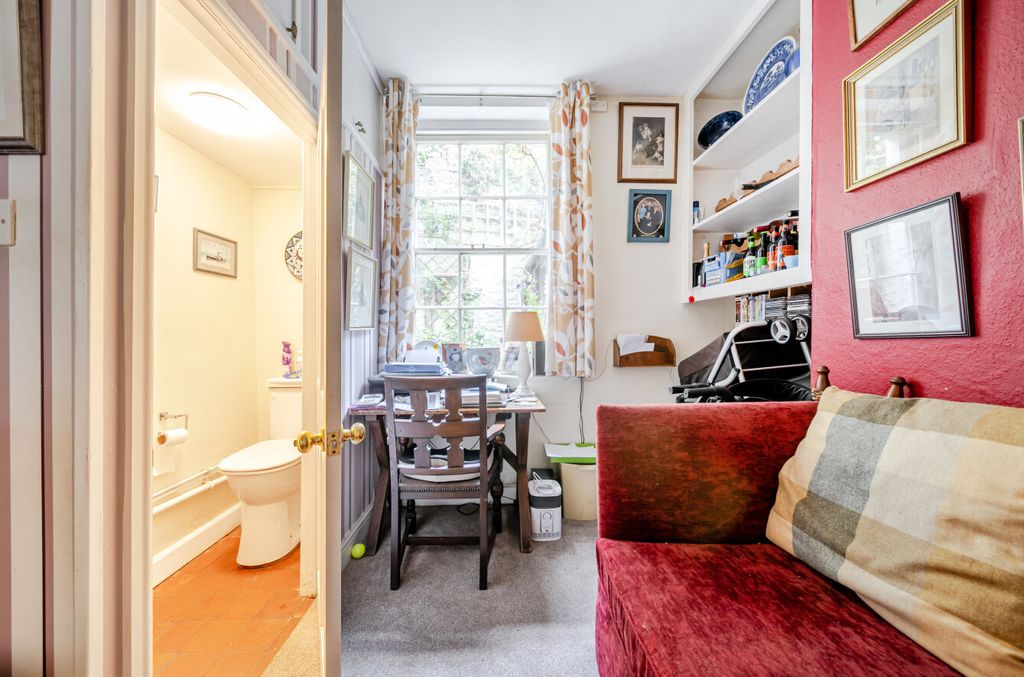 Property photo 2 of 17 Seddons Tiverton